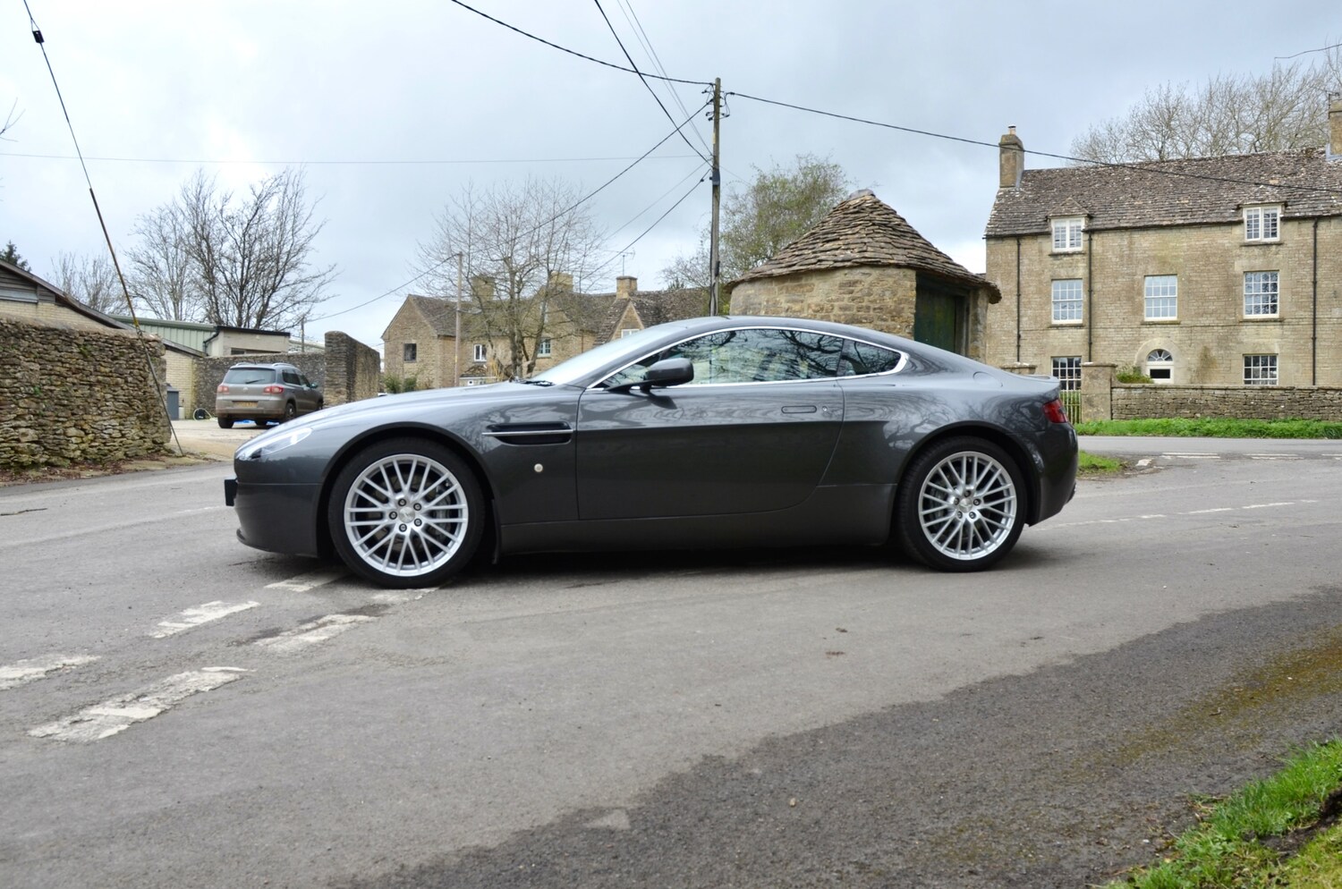 Used Aston Martin Vantage 2009 for sale - 77945794: Photo 12