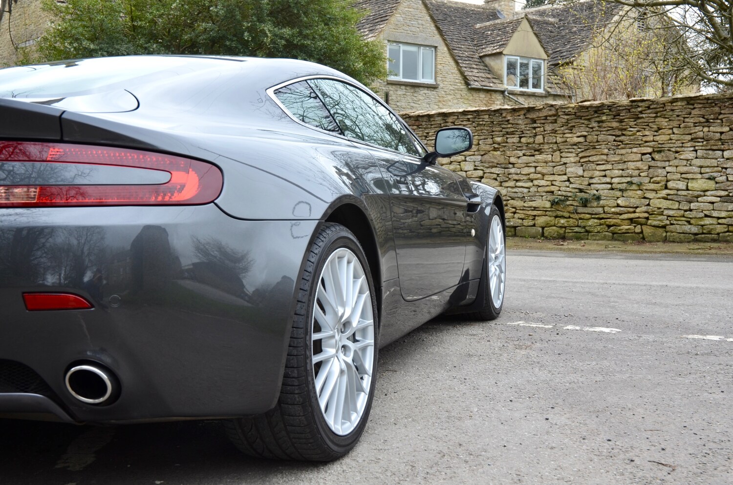 Used Aston Martin Vantage 2009 for sale - 77945794: Photo 16