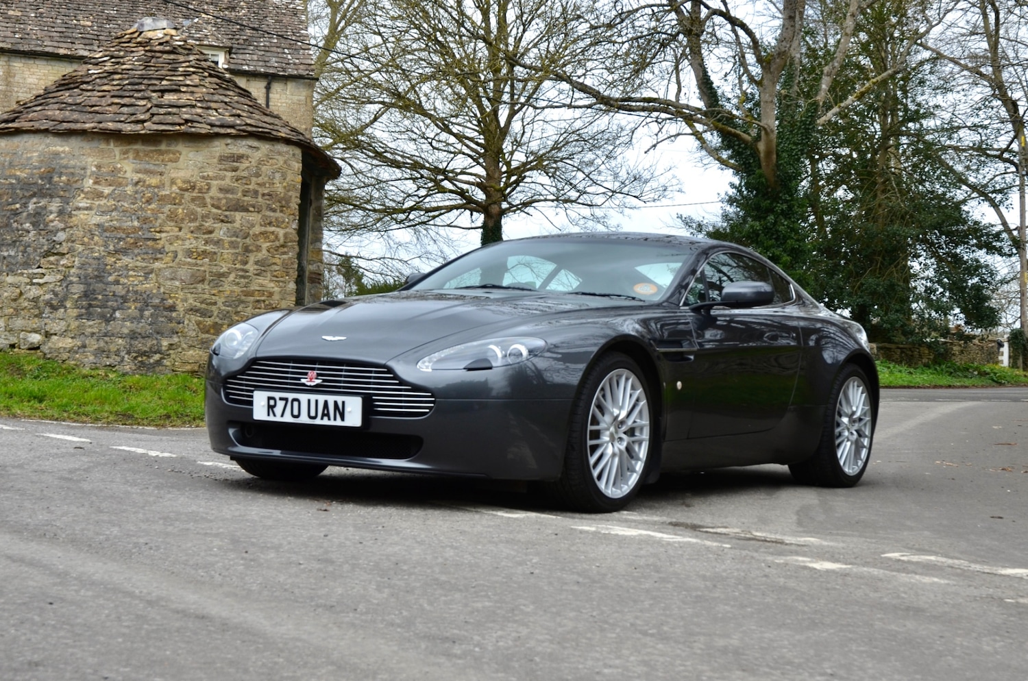 Used Aston Martin Vantage 2009 for sale - 77945794: Photo 2