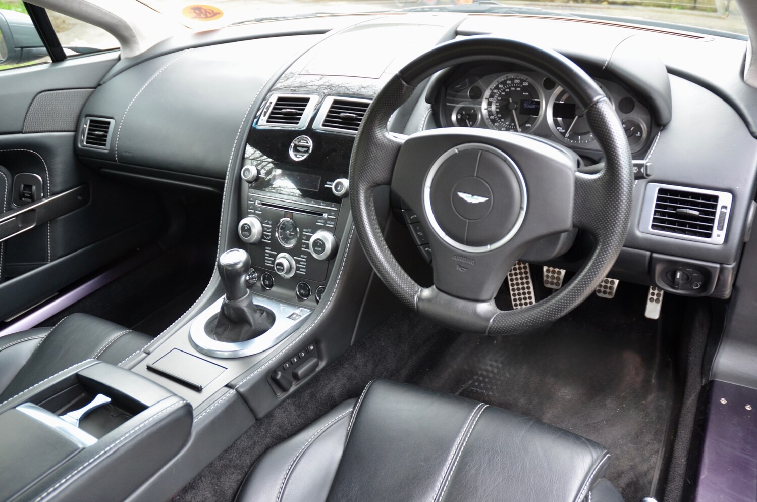 Used Aston Martin Vantage 2009 for sale - 77945794: Photo 30