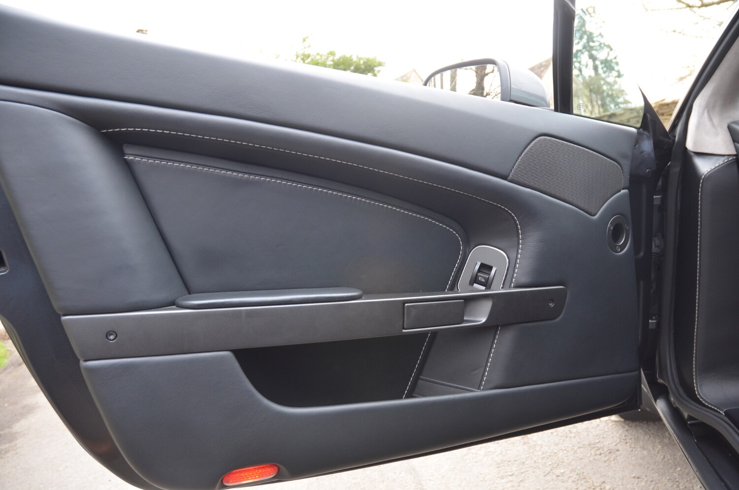 Used Aston Martin Vantage 2009 for sale - 77945794: Photo 40