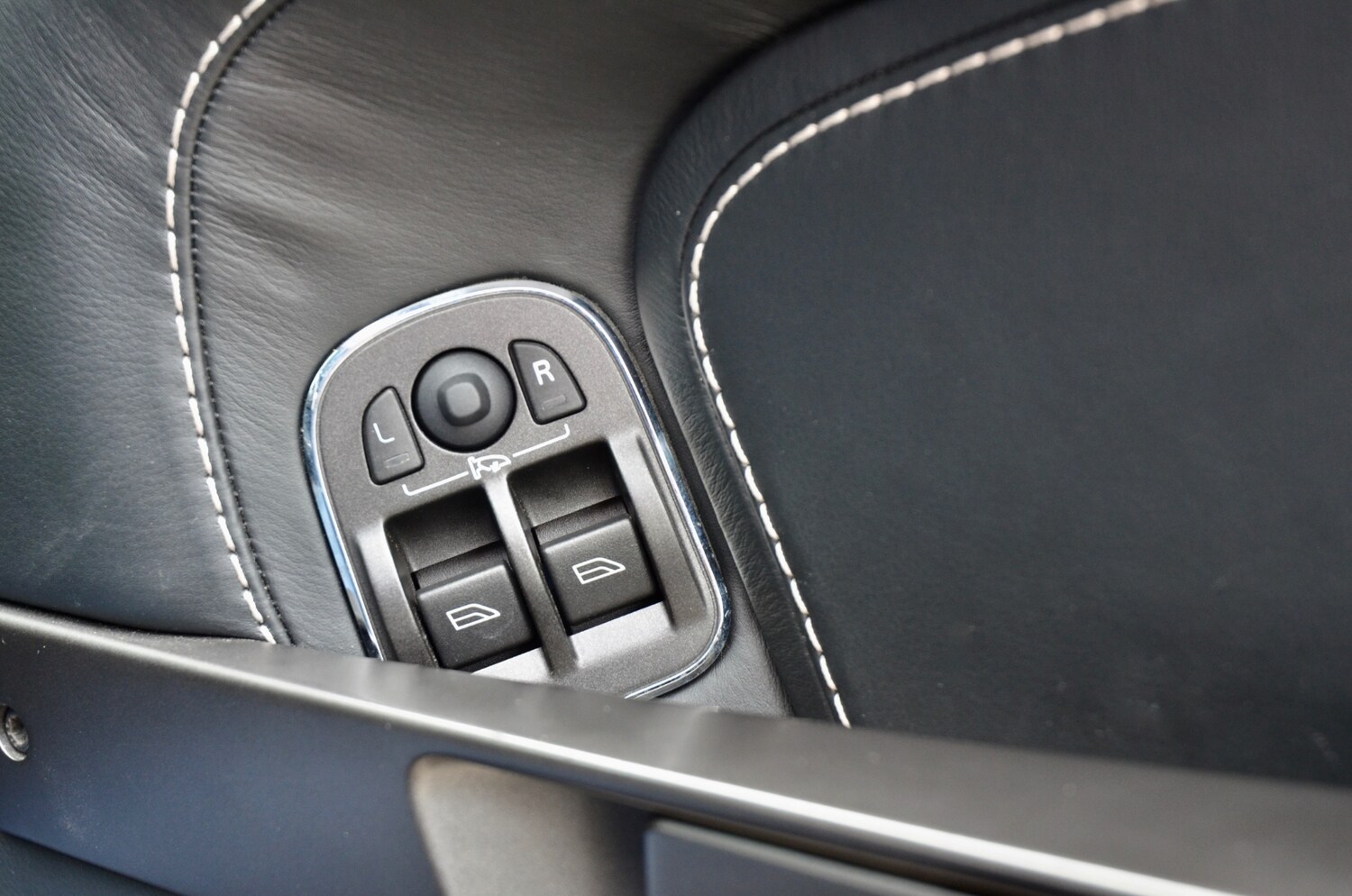 Used Aston Martin Vantage 2009 for sale - 77945794: Photo 42