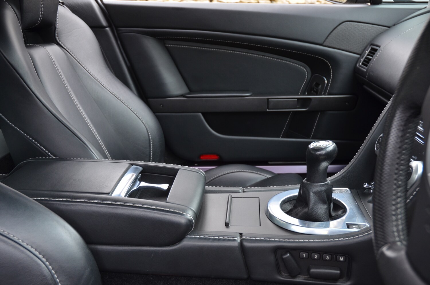 Used Aston Martin Vantage 2009 for sale - 77945794: Photo 50