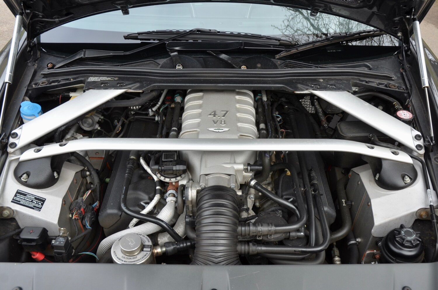 Used Aston Martin Vantage 2009 for sale - 77945794: Photo 53