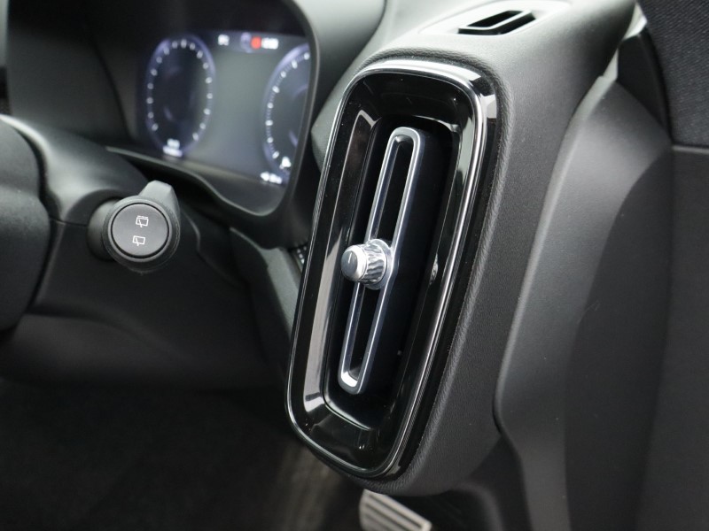 Used Volvo XC40 2020 for sale - 77233678: Photo 32