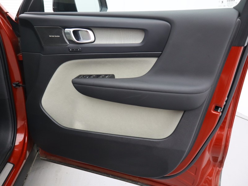 Used Volvo XC40 2023 for sale - 76982042: Photo 16