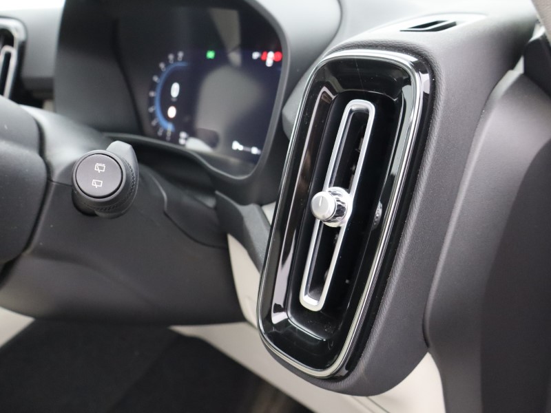 Used Volvo XC40 2023 for sale - 76982042: Photo 21