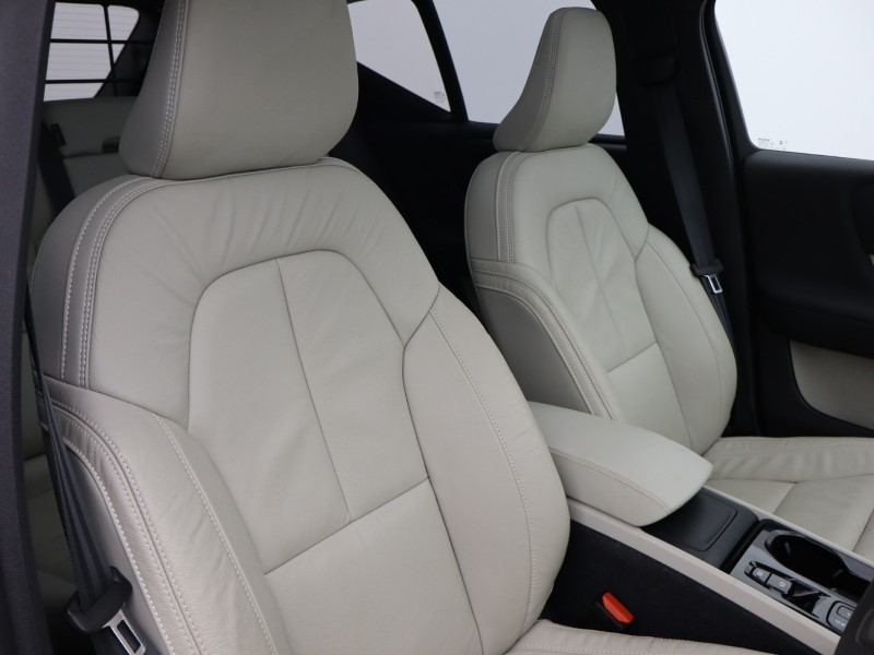 Used Volvo XC40 2023 for sale - 76982042: Photo 25