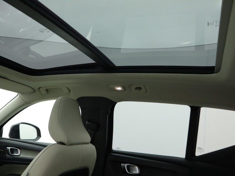 Used Volvo XC40 2023 for sale - 76982042: Photo 29