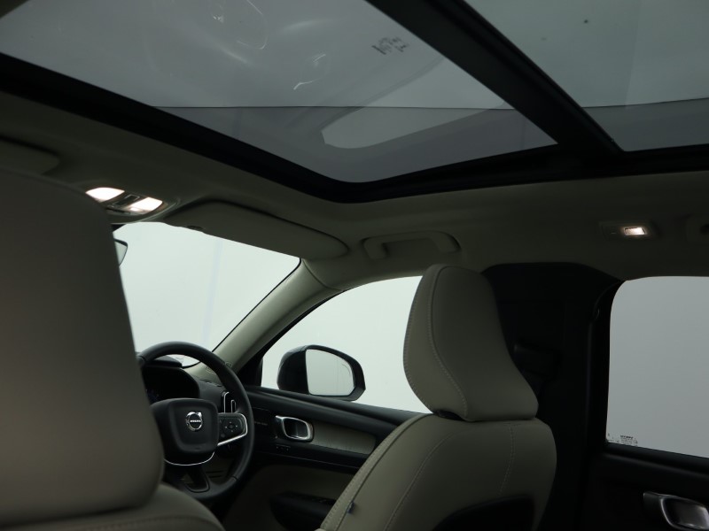 Used Volvo XC40 2023 for sale - 76982042: Photo 30