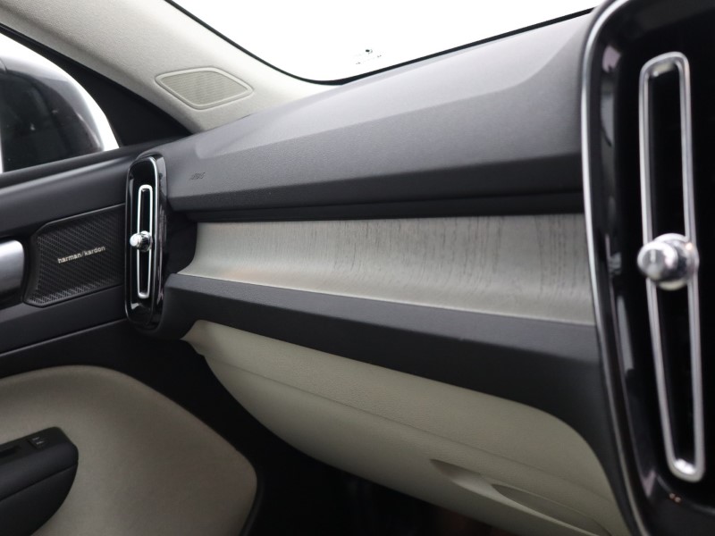 Used Volvo XC40 2023 for sale - 76982042: Photo 49