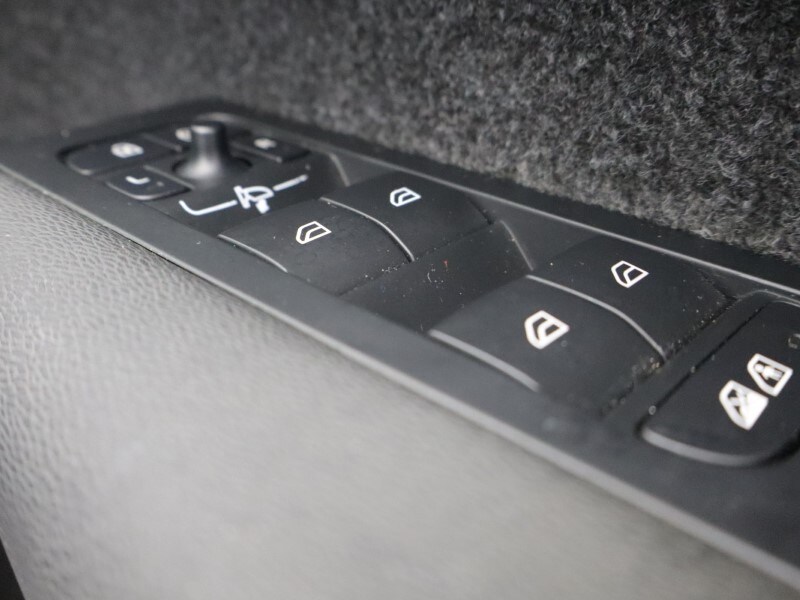 Used Volvo XC40 2023 for sale - 78042305: Photo 30