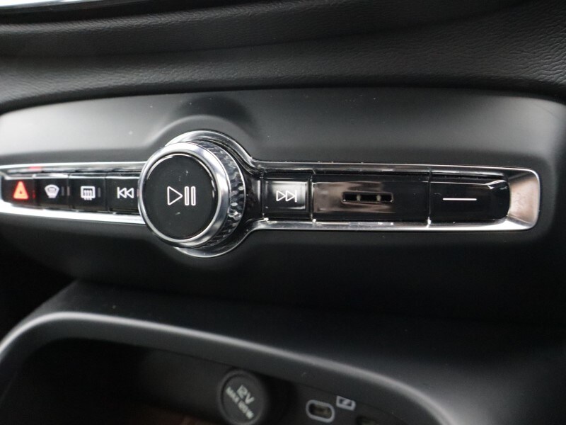 Used Volvo XC40 2023 for sale - 78042305: Photo 59