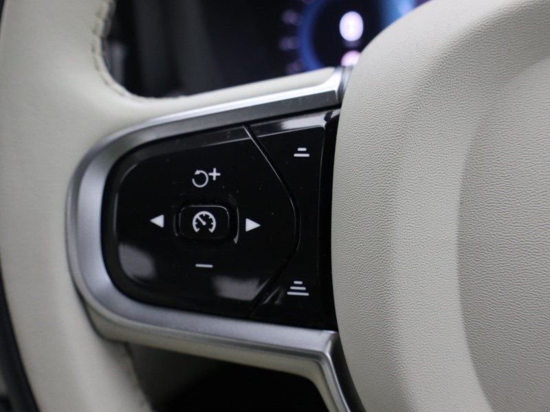 Used Volvo XC60 2023 for sale - 76981149: Photo 35