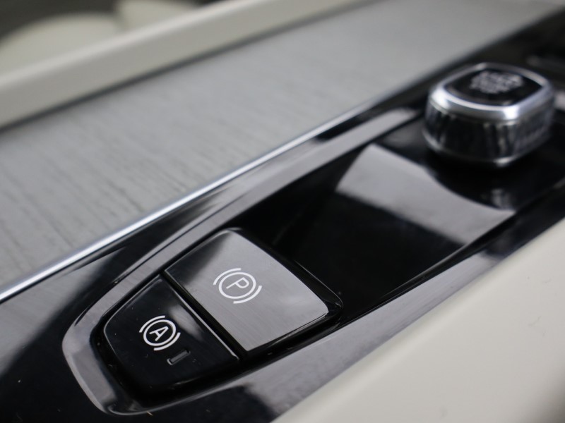 Used Volvo XC60 2023 for sale - 76981149: Photo 45