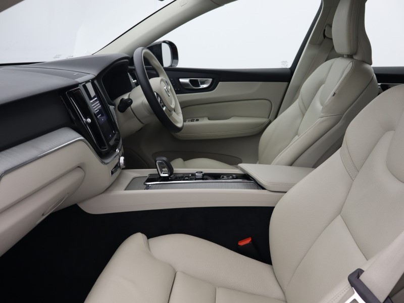 Used Volvo XC60 2023 for sale - 76981149: Photo 5