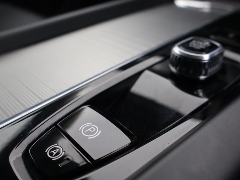 Used Volvo XC60 2023 for sale - 76981957: Photo 60