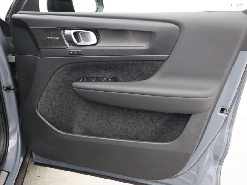 Used Volvo XC40 2023 for sale - 77005517: Photo 31