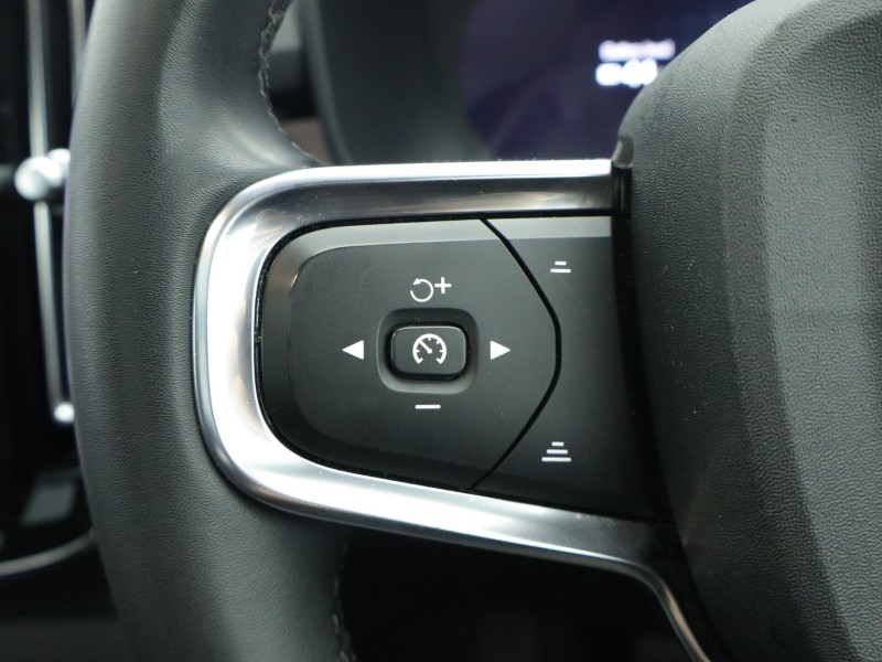 Used Volvo XC40 2023 for sale - 77005517: Photo 51