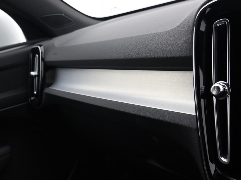 Used Volvo XC40 2025 for sale - 76982387: Photo 44