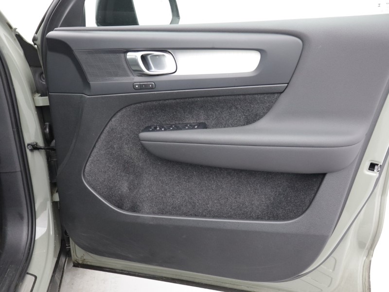 Used Volvo XC40 2023 for sale - 78042283: Photo 28