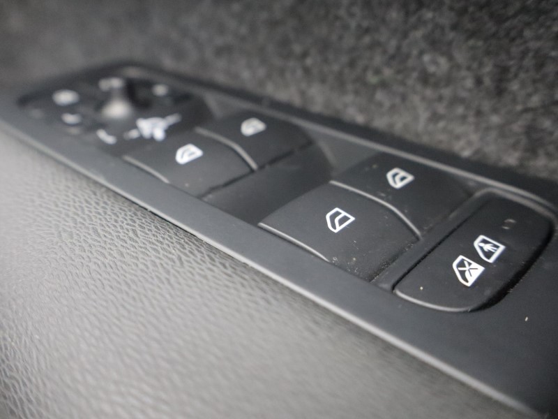 Used Volvo XC40 2023 for sale - 78042283: Photo 29