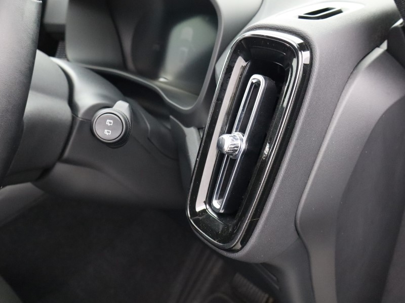 Used Volvo XC40 2025 for sale - 76981080: Photo 20