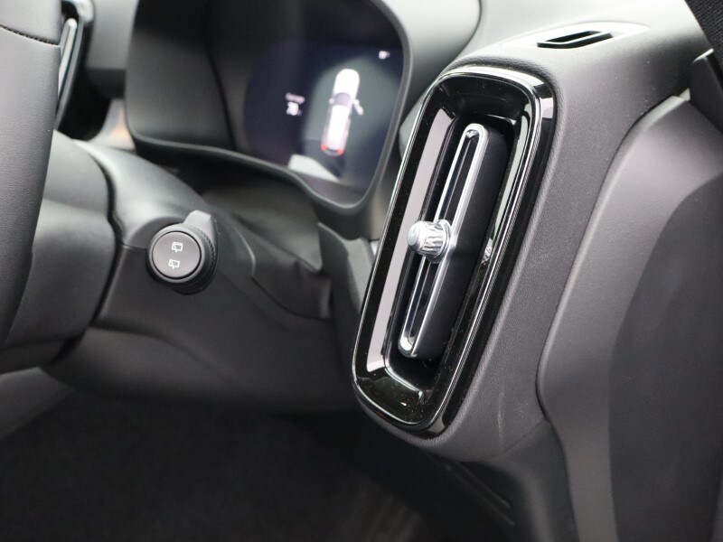 Used Volvo XC40 2025 for sale - 76981309: Photo 21