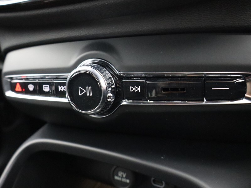 Used Volvo XC40 2025 for sale - 76981309: Photo 44