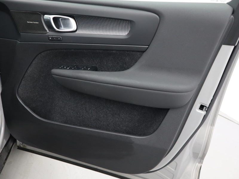 Used Volvo XC40 2023 for sale - 76981048: Photo 16