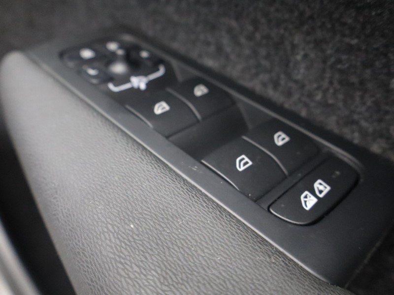 Used Volvo XC40 2023 for sale - 76981048: Photo 17