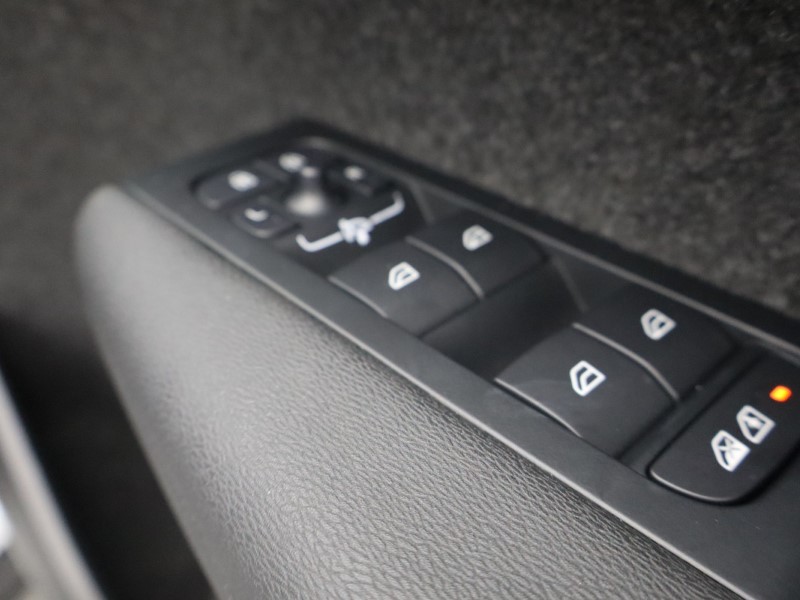 Used Volvo XC40 2025 for sale - 76980949: Photo 17