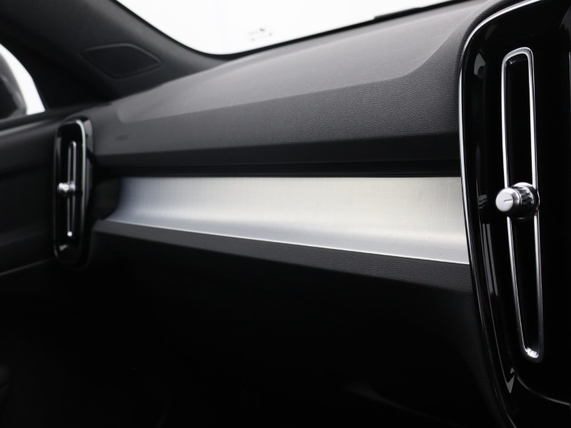 Used Volvo XC40 2025 for sale - 76980949: Photo 46