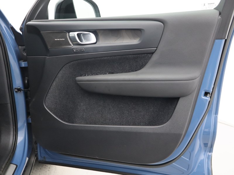 Used Volvo XC40 2023 for sale - 76981582: Photo 16