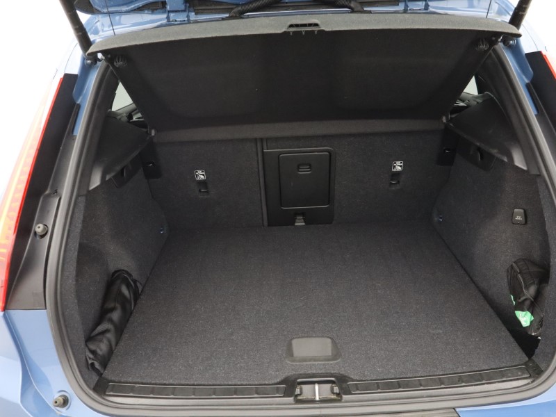 Used Volvo XC40 2023 for sale - 76981582: Photo 58