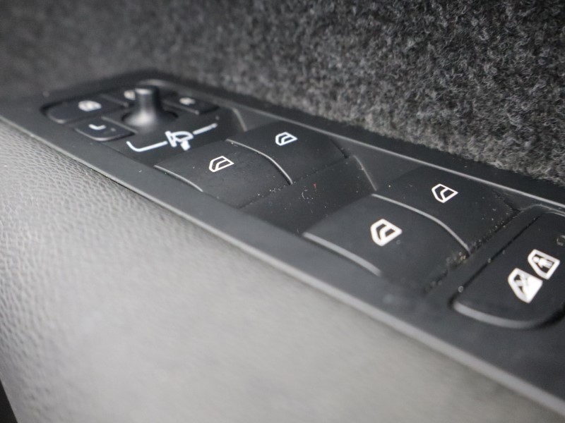 Used Volvo XC40 2023 for sale - 78133666: Photo 31