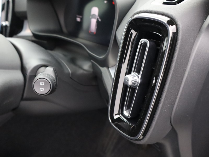 Used Volvo XC40 2025 for sale - 76980982: Photo 21