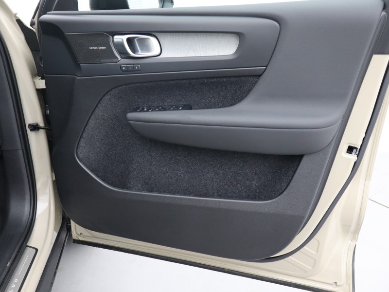 Used Volvo XC40 2025 for sale - 76981918: Photo 29