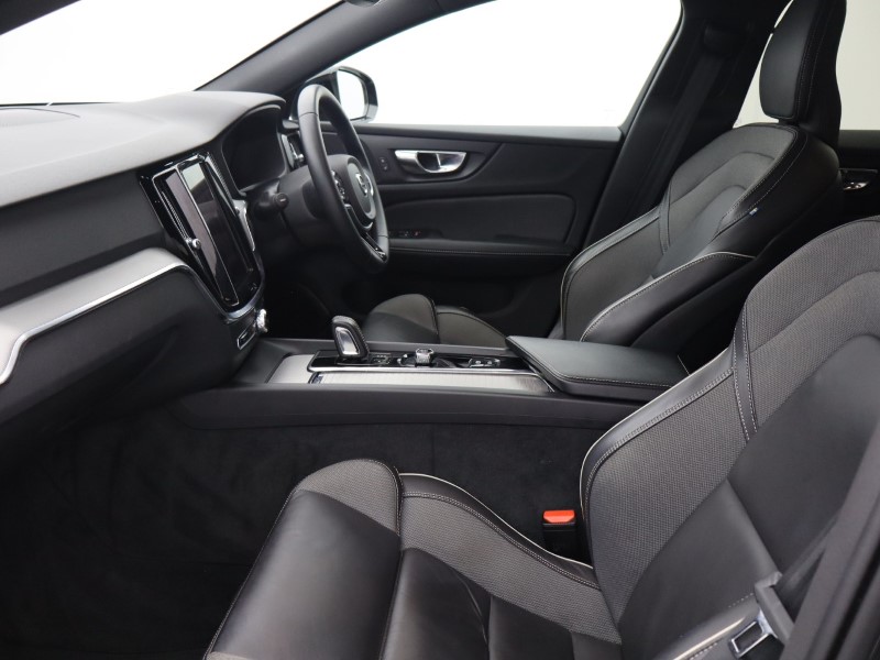 Used Volvo V60 2022 for sale - 76982175: Photo 5