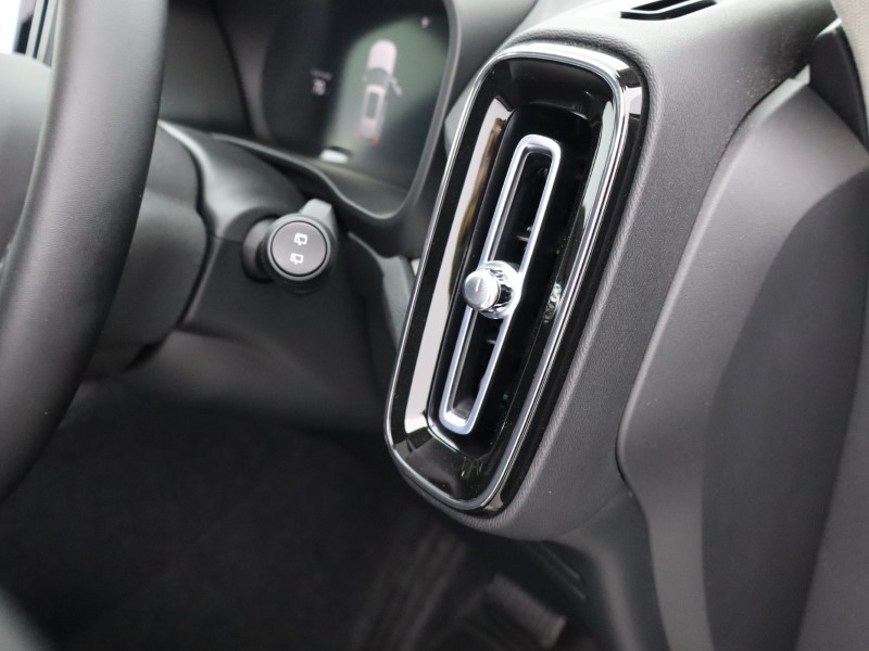 Used Volvo XC40 2025 for sale - 76982159: Photo 30