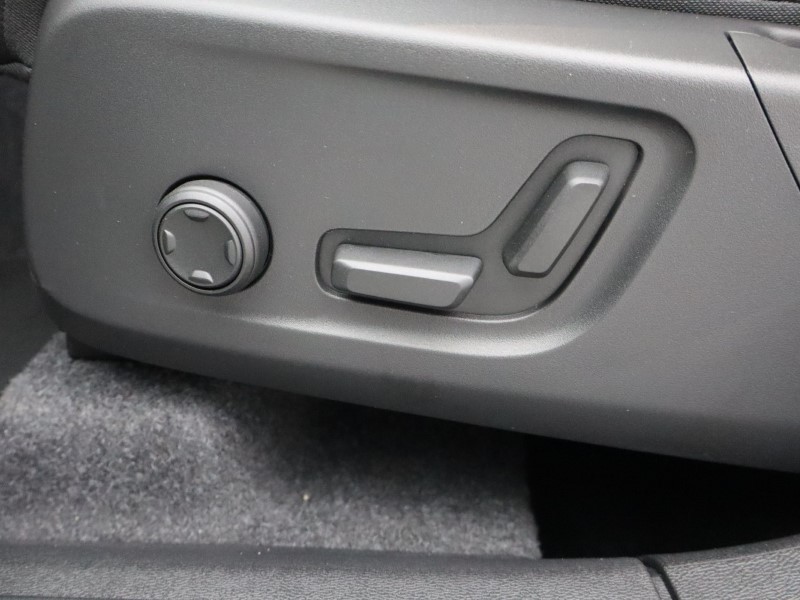 Used Volvo XC40 2025 for sale - 76982159: Photo 38