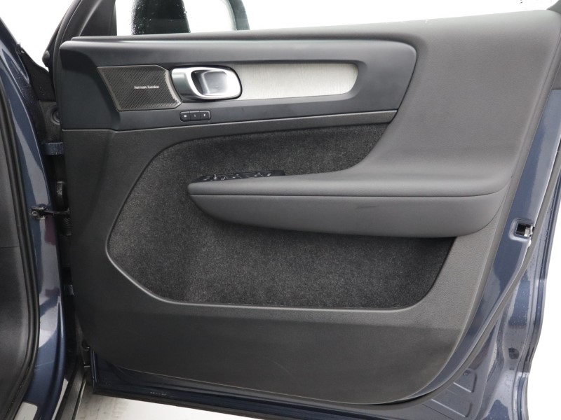 Used Volvo XC40 2025 for sale - 77762939: Photo 28