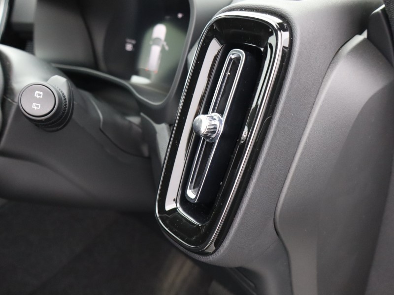 Used Volvo XC40 2024 for sale - 76981399: Photo 21