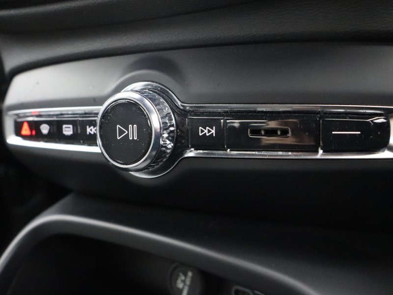 Used Volvo XC40 2023 for sale - 76981646: Photo 40