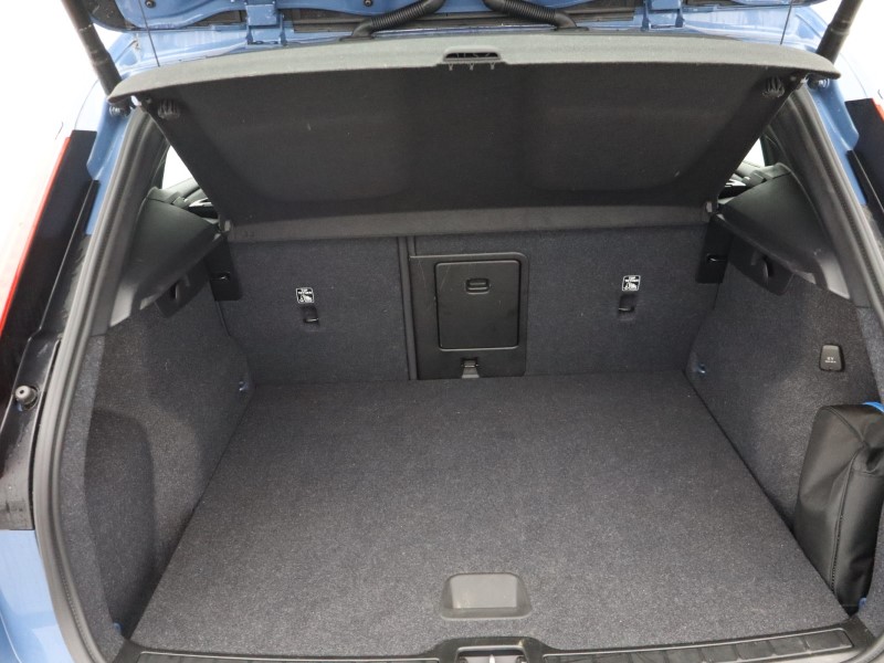 Used Volvo XC40 2023 for sale - 76981646: Photo 52