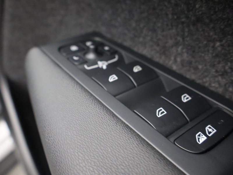 Used Volvo XC40 2024 for sale - 76982351: Photo 32