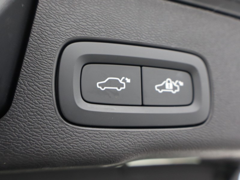 Used Volvo XC60 2025 for sale - 76981412: Photo 60