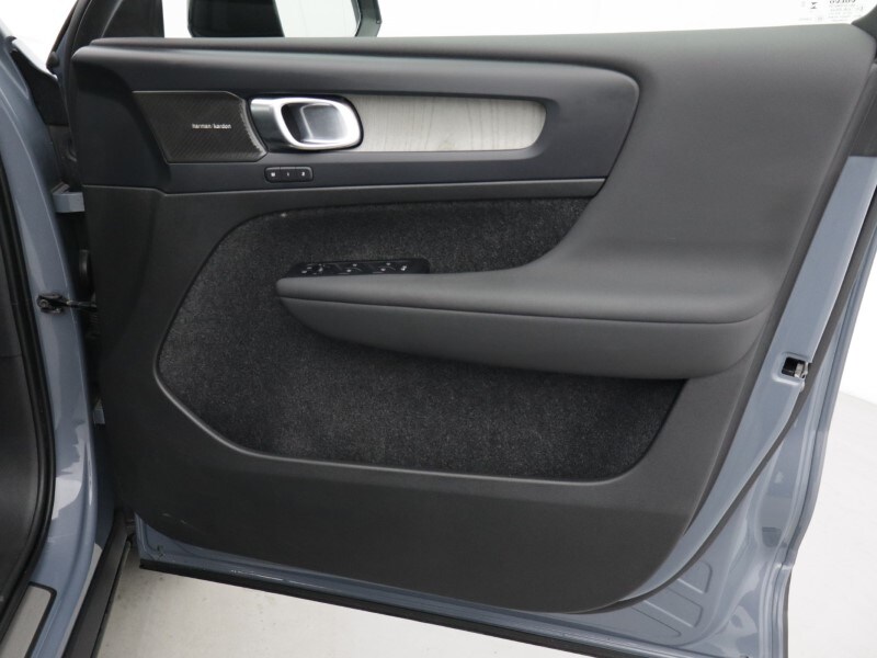 Used Volvo XC40 2023 for sale - 78092981: Photo 30