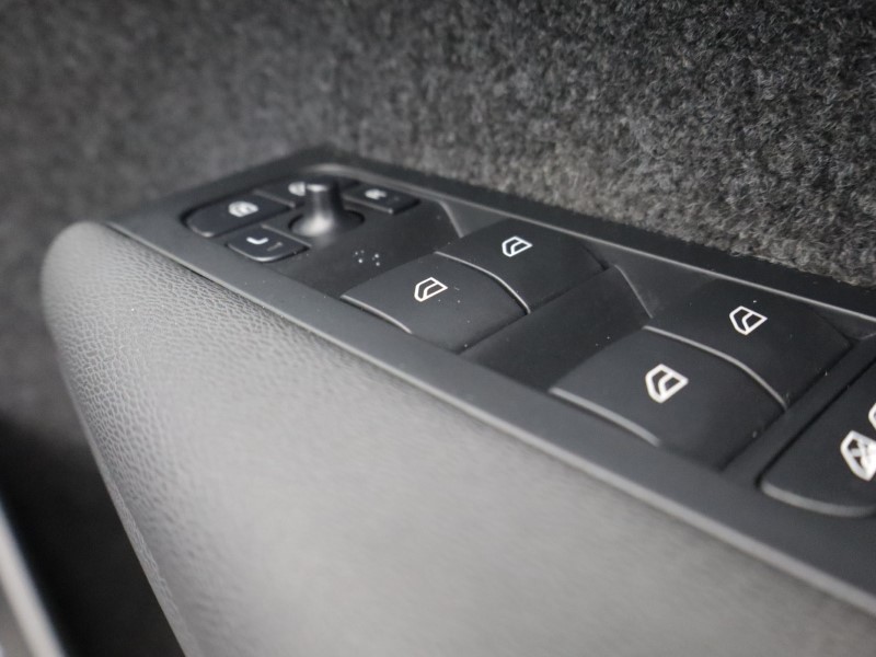 Used Volvo XC40 2023 for sale - 78092981: Photo 32