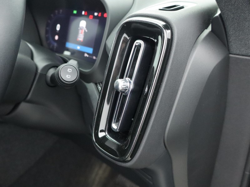 Used Volvo XC40 2025 for sale - 77170638: Photo 36